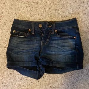 No Boundaries Junior denim shorts.